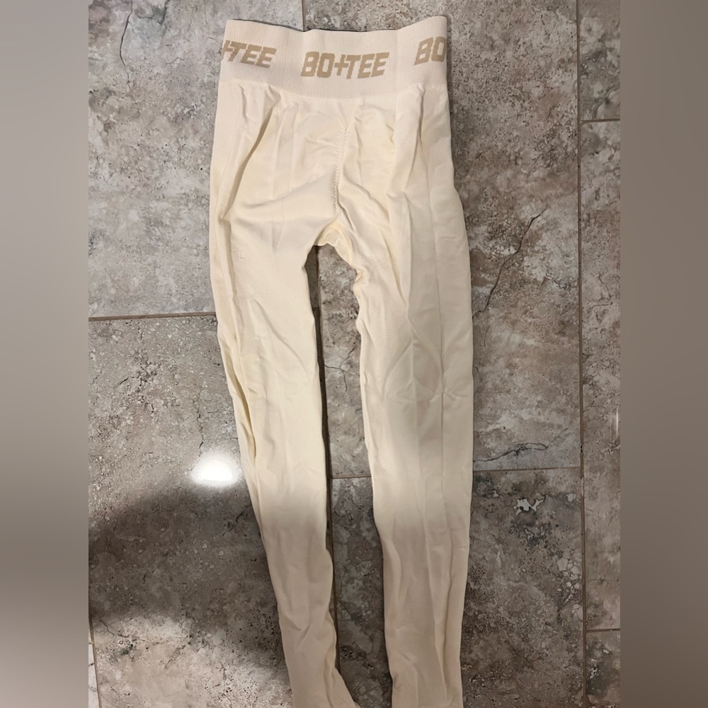 Cute, athletic bottoms makes your butt look good barely worn!